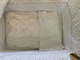 Mini cuna de madera blanca
