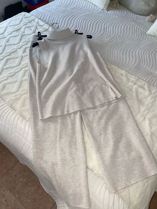 Conjunto Zara cuello alto sin mangas y pantalón