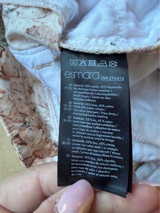 Pantalones de lino cortos florales con cinturón