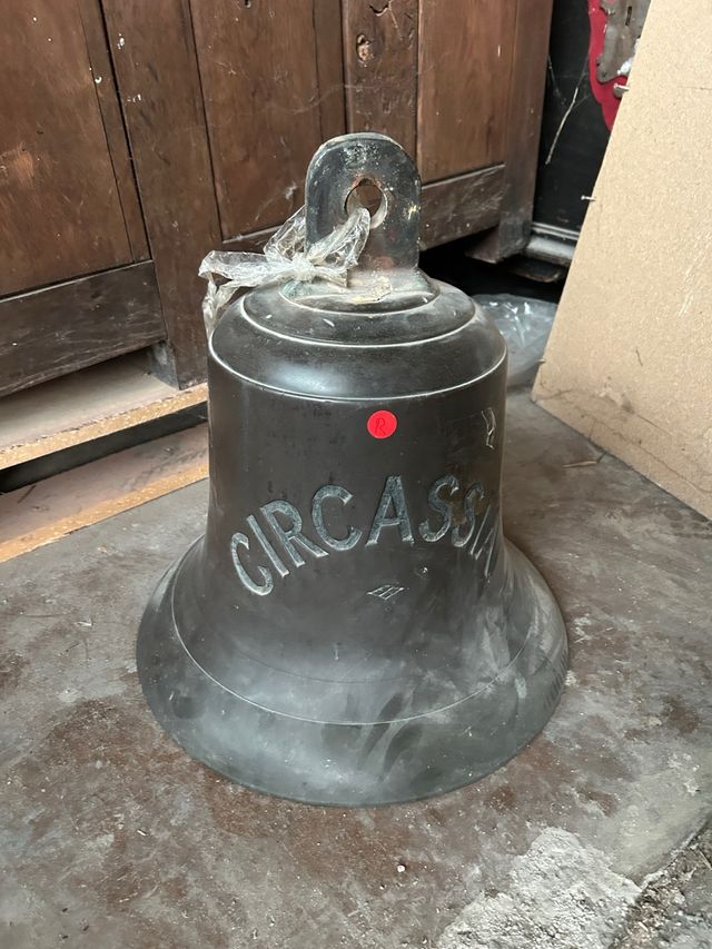 Campana Circassia antigua de bronce macizo 20–30kg