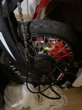 Bicicleta de paso con frenos de disco impecable