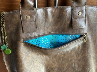 Bolso Desigual Marrón y Verde con Diseño Troquelad