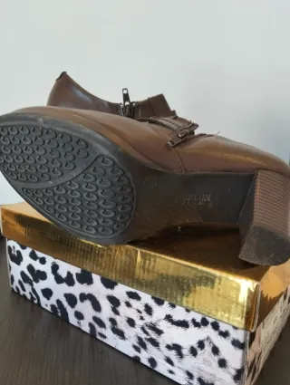 Botines marrones con tacón