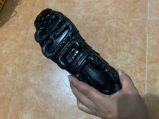 Nike Air Vapormax Plus Negro Dorado