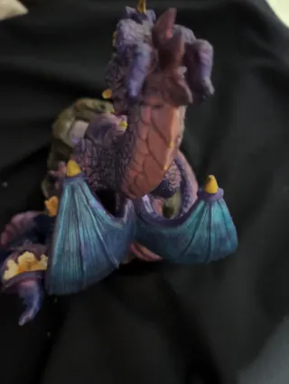 Figura Dragón y Mago Morado