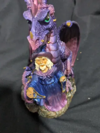 Figura Dragón y Mago Morado