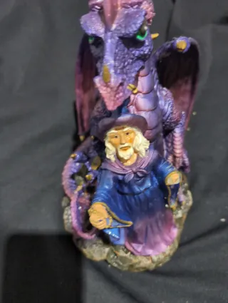 Figura Dragón y Mago Morado