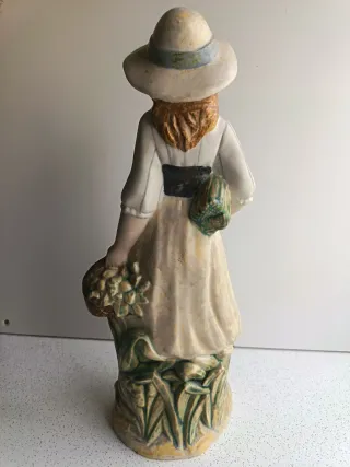 Figura campesina con cesta y calabaza