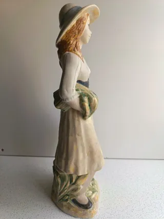 Figura campesina con cesta y calabaza