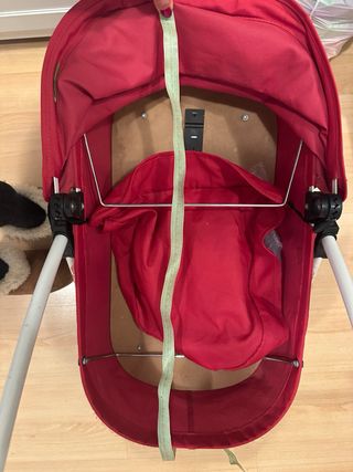 Cochecito de muñecas BRIO rojo