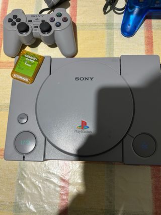 PlayStation 1 (PS1) con accessori