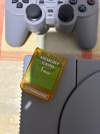 PlayStation 1 (PS1) con accessori