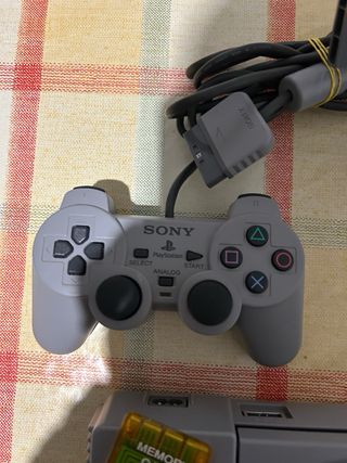 PlayStation 1 (PS1) con accessori