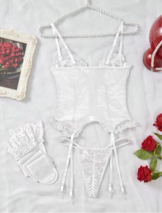 2 Conjuntos Lencería Encaje Blanco y Rojo