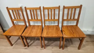 Mesa de comedor de madera y 4 sillas