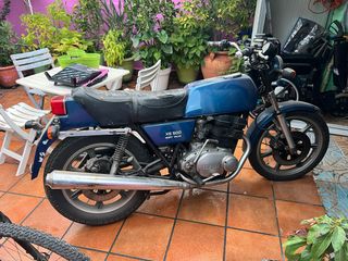 Yamaha XS 500 con papeles y otras dos para piezas.