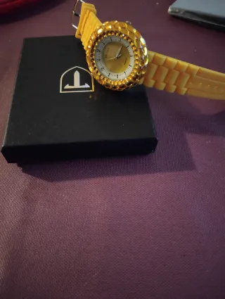 Reloj METRA Dorado y Amarillo