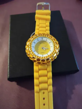 Reloj METRA Dorado y Amarillo