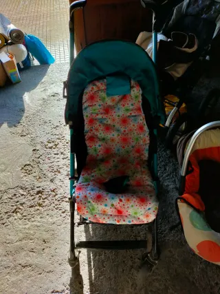 Carro de bebé con accesorios