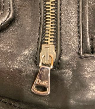 Cazadora de cuero negra