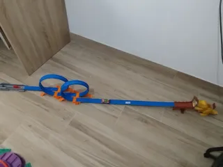 Pista Hot Wheels con doble loop