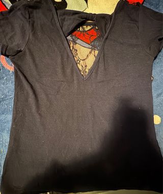 Camiseta negra, azul oscuro de encaje