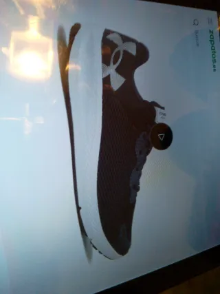 Zapatillas running Under Armour azul marino.