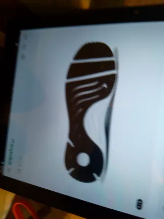 Zapatillas running Under Armour azul marino.