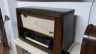 Radio Vintage Graetz Marrón y Beige