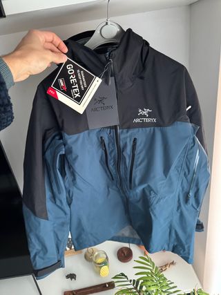 Arc'teryx Alpha SV Talla L Negra y Azul