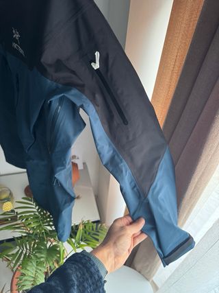 Arc'teryx Alpha SV Talla L Negra y Azul