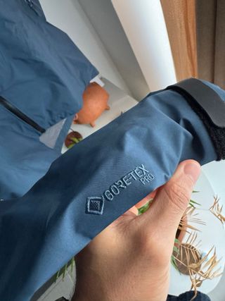 Arc'teryx Alpha SV Talla L Negra y Azul