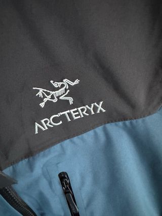 Arc'teryx Alpha SV Talla L Negra y Azul