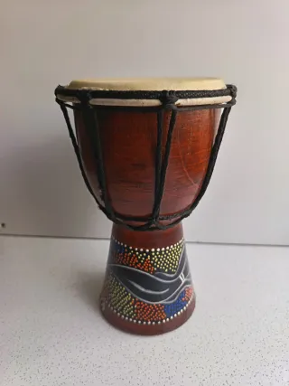 Timbal de madera y piel de cabra
