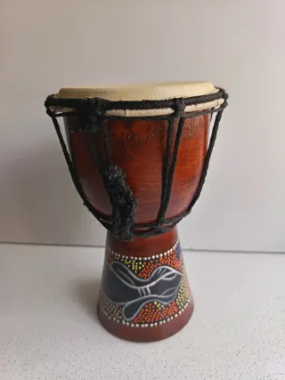 Timbal de madera y piel de cabra
