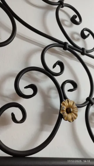 Conjunto Forja: Cabezal, 2 Mesitas Cómoda y espejo