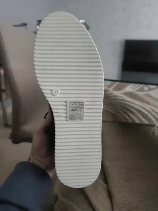 Zapatillas negras brillo a estrenar