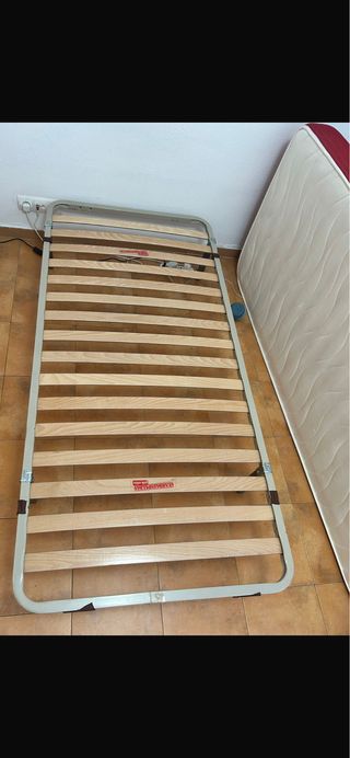 Base de cama metálica con somier de madera