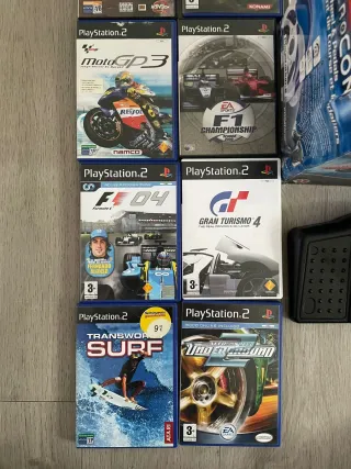 Consolle PlayStation 2 con giochi e accessori