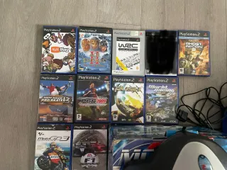Consolle PlayStation 2 con giochi e accessori