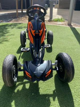 Coche de pedales infantil naranja