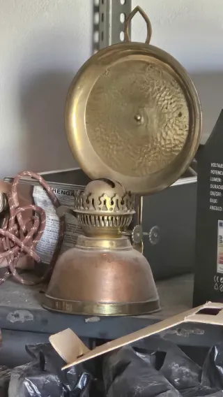 Lámpara de aceite antigua de latón y cobre