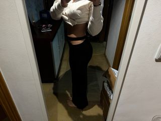 Falda larga negra con abertura lateral