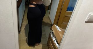 Falda larga negra con abertura lateral