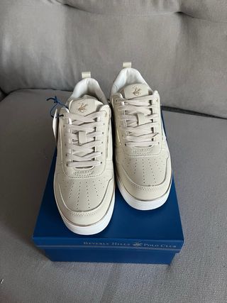 Zapatillas Beverly Hills Polo Club Beige y Doradas