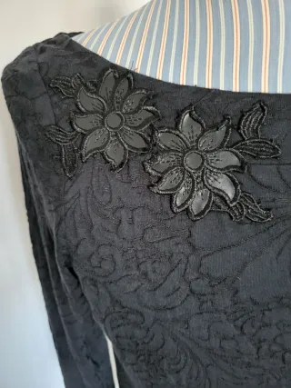 Vestido negro SG con bordado