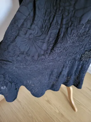 Vestido negro SG con bordado