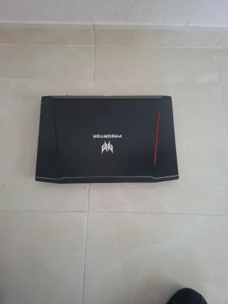 Portátil Predator Negro