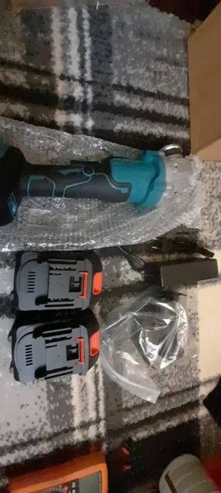 Amoladora Radial con 2 baterías grandes y cargador