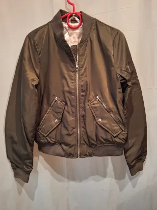 Chaqueta bomber Pull&Bear verde militar